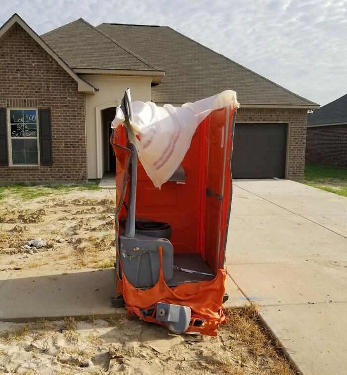 la vague de chaleur en louisiane a sévèrement fait fondre ce port-o-potty