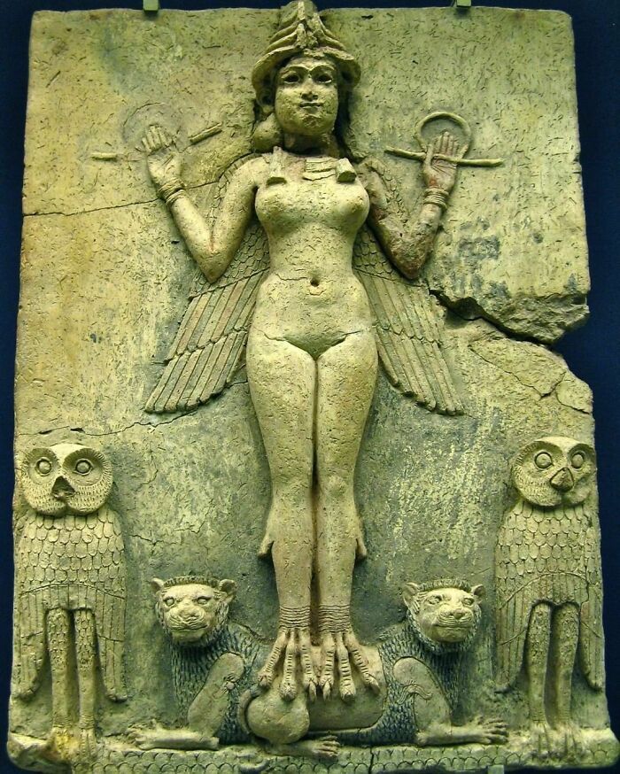 la reine de la nuit (relief burney) argile cuite, mésopotamie, ancienne époque babylonienne, 1800-1750 bce