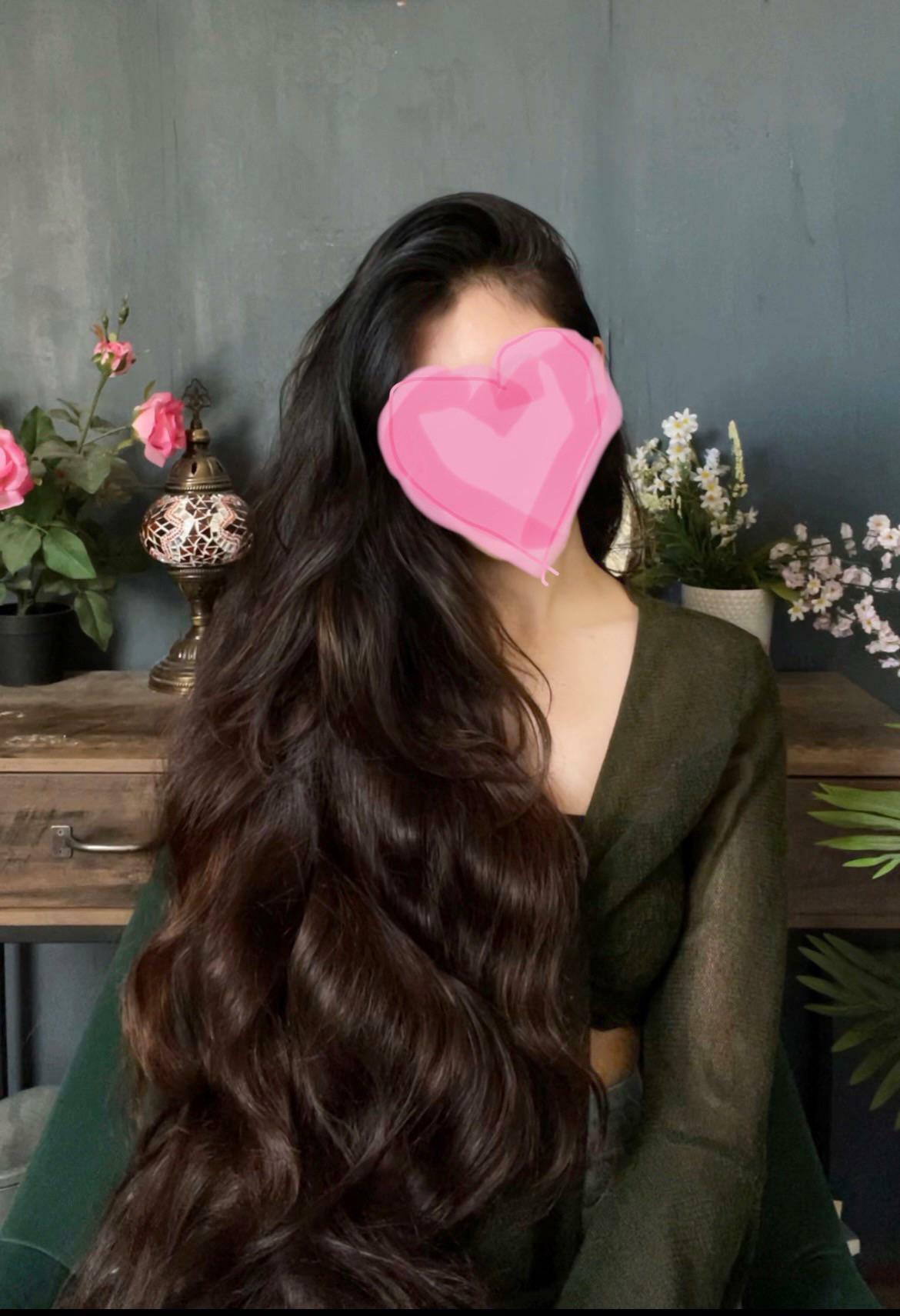 mes cheveux après quatre mois de traitements hebdomadaires à l’huile de romarin et de menthe poivrée