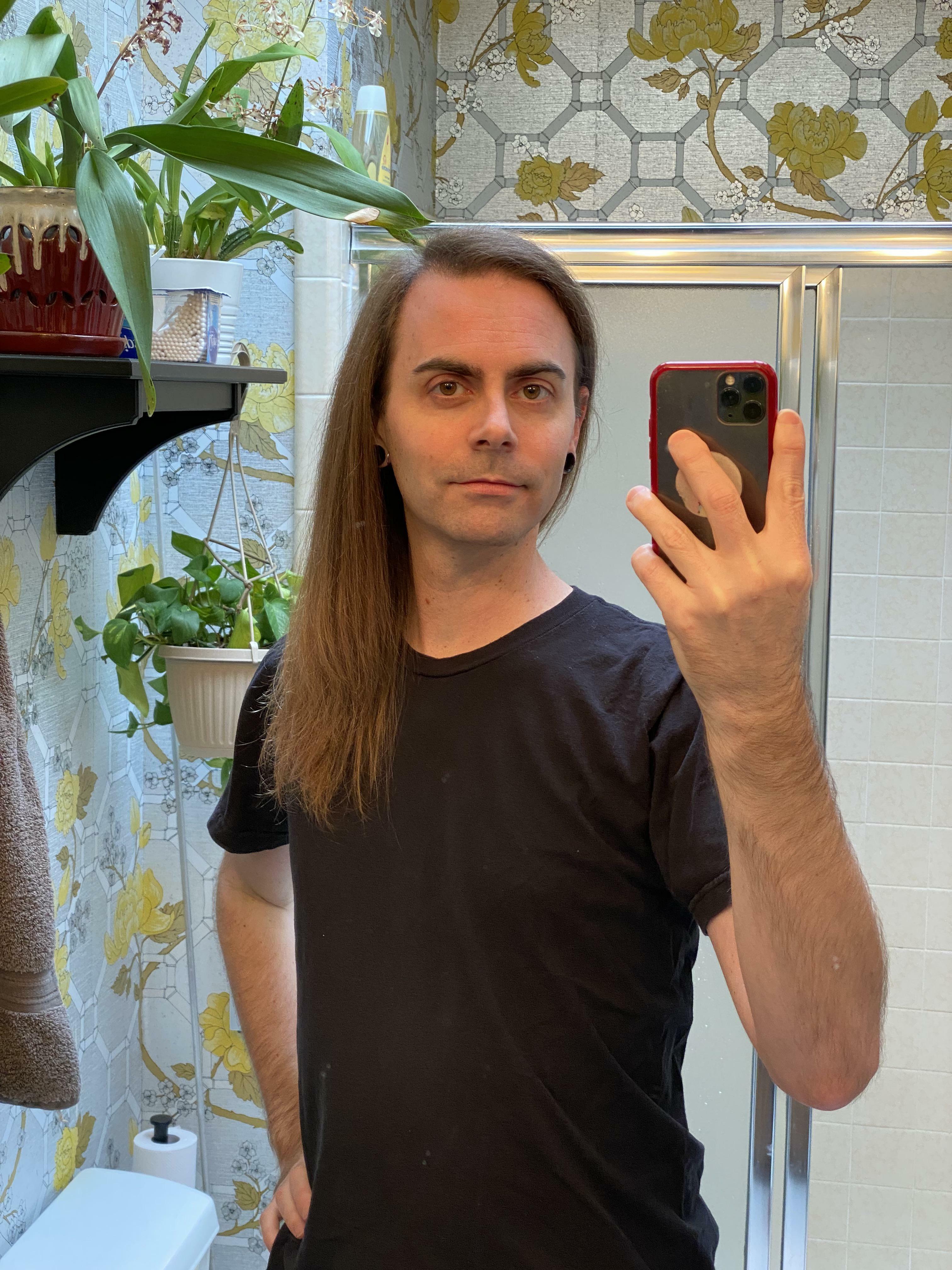 je dis adieu à mes cheveux pandémiques ; la chimio commence la semaine prochaine