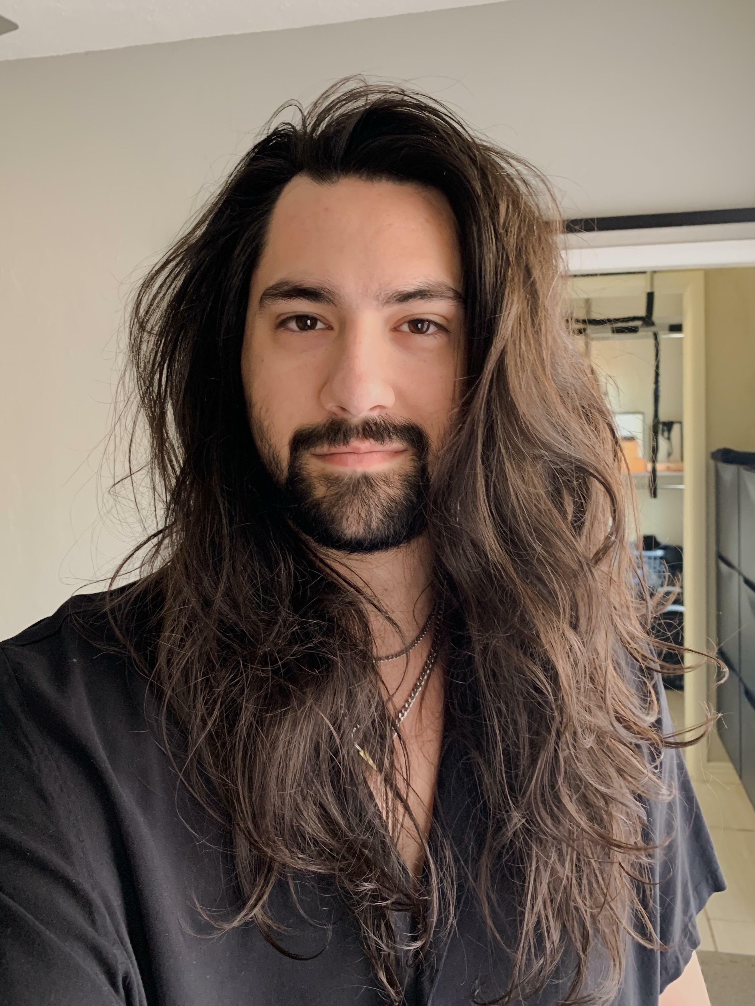 Je me suis rasé la tête il y a 2 ans et demi, et maintenant elle n'arrête pas de pousser !