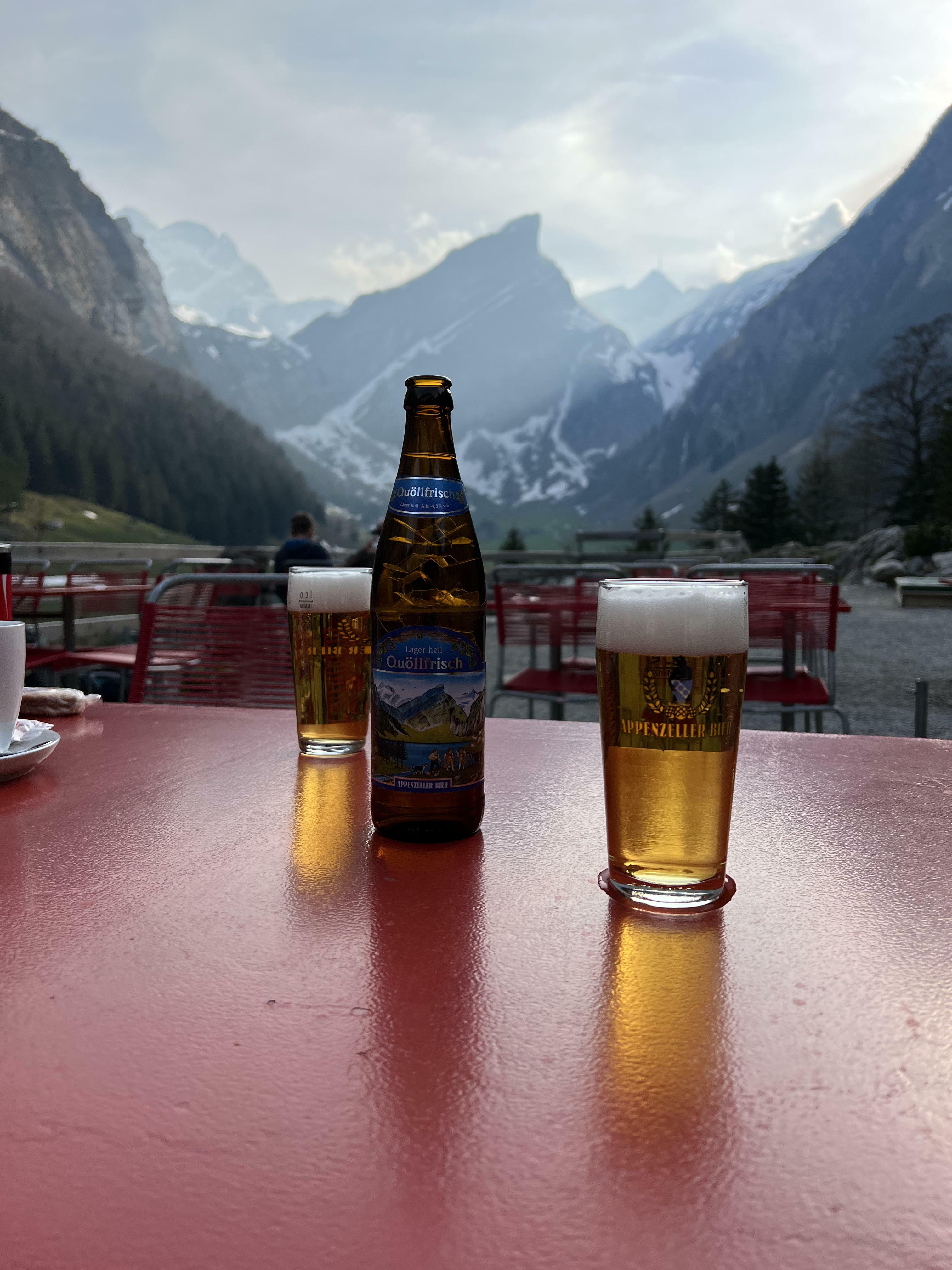 Une bière dont l'étiquette correspond à l'emplacement