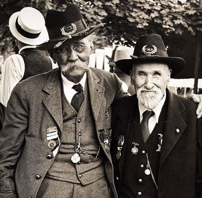 en 1936, 1800 vétérans de la guerre civile américaine ont participé à une réunion pour le 75e anniversaire à gettysburg, pa