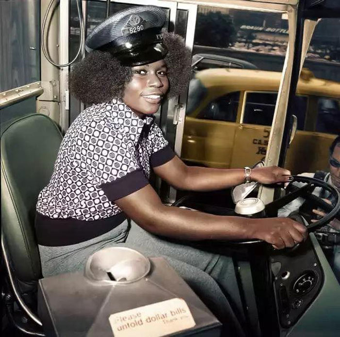 mary wallace : première femme conductrice de bus pour la société de transport de chicago, 1974