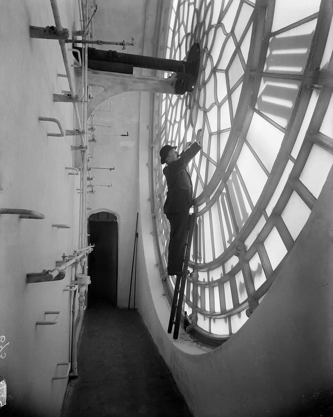 intérieur de big ben (tour elizabeth), londres, années 1920