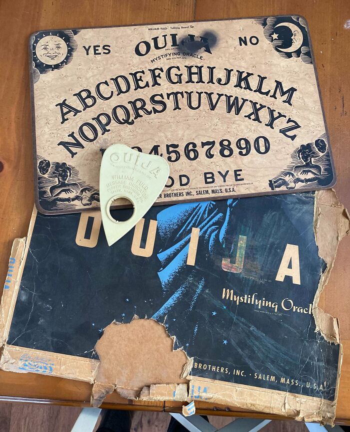 J’ai trouvé cette vieille planche de ouija dans le grenier de ma maison de plus de 100 ans.