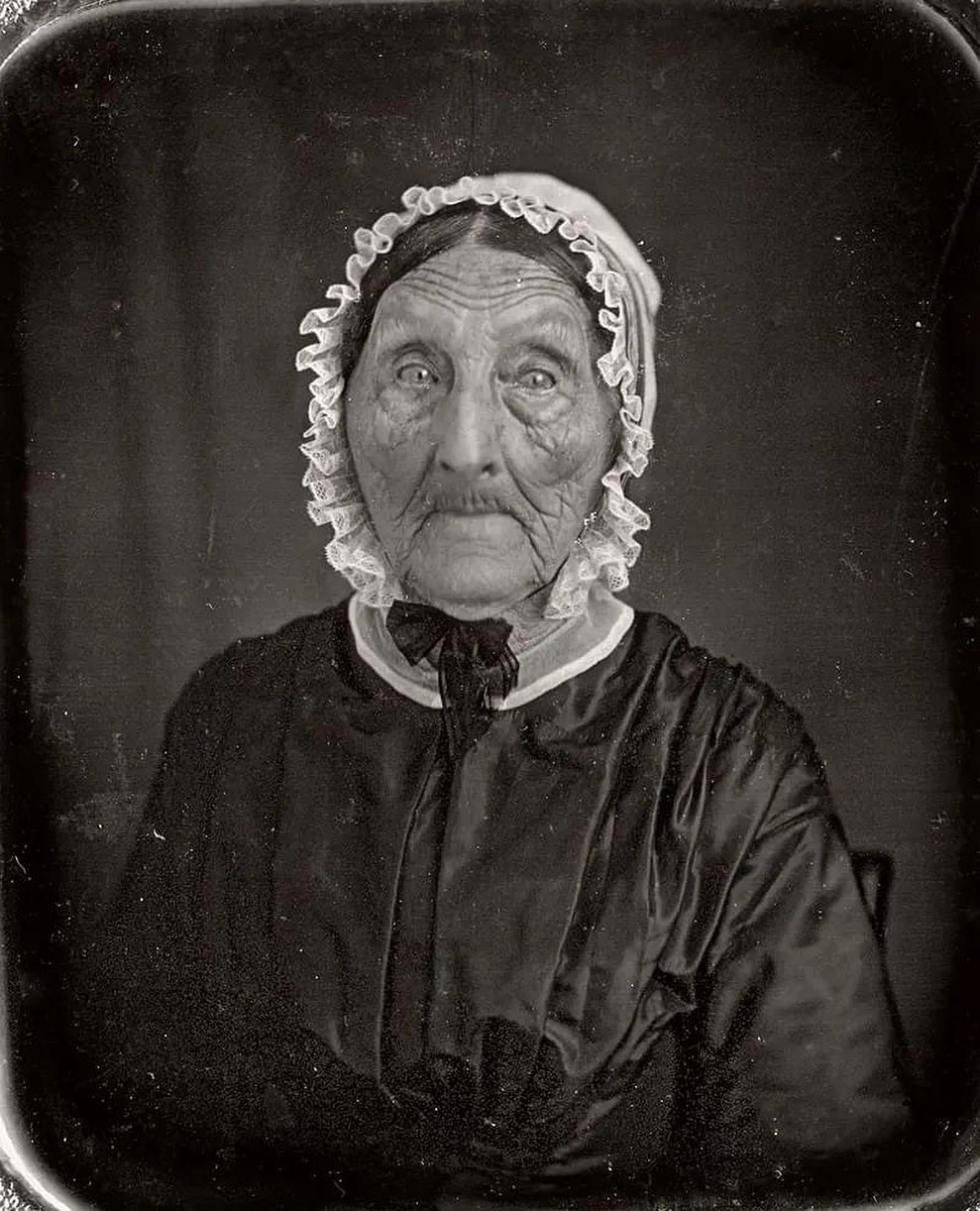 es portraits en daguerréotype montrent la plus ancienne génération de personnes à avoir été photographiée, de 1840 à 1850.