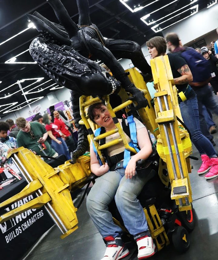Un projet amusant sur lequel j’ai pu travailler il y a quelques années. Un fauteuil roulant de chargeur électrique sur le thème des extraterrestres.