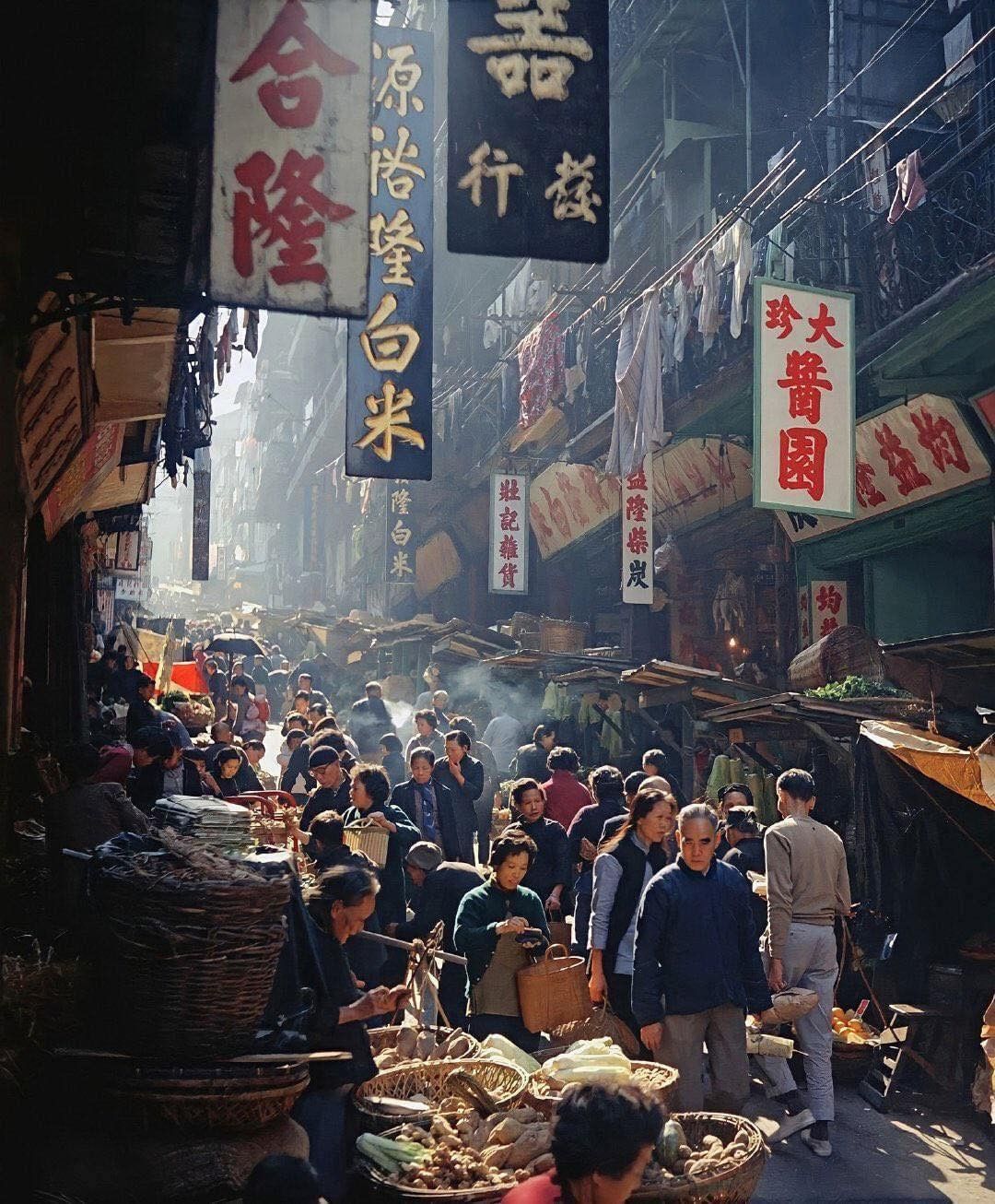 rue à hong kong – années 1950. photo de fan ho