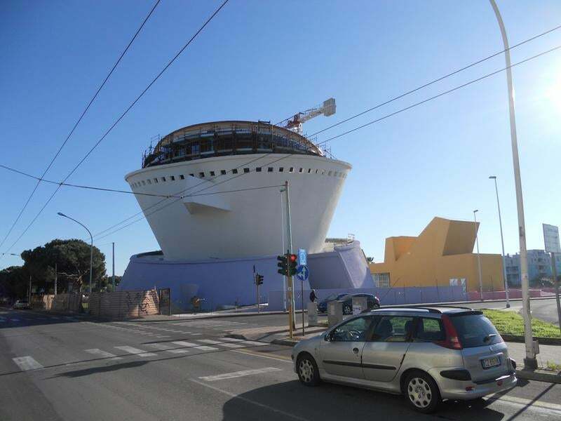 centre multifonctionnel alias la tasse à cappuccino (quartucciu, sardaigne, italie)