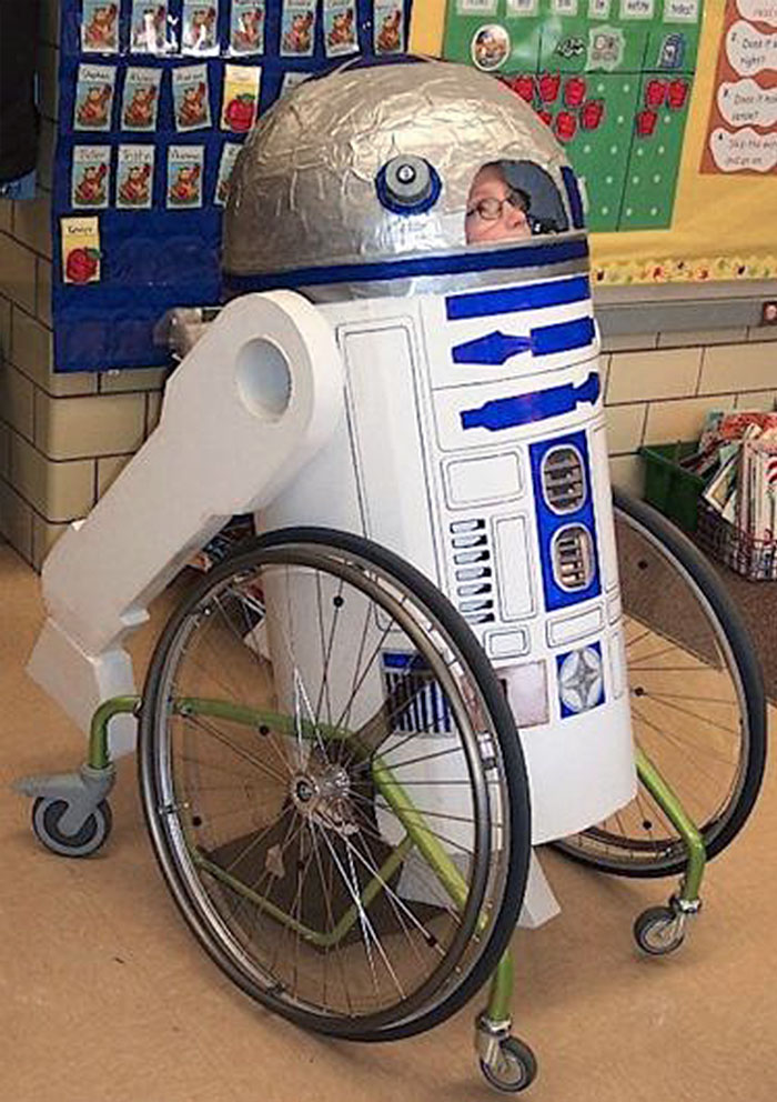 le costume de fauteuil roulant r2d2 est le meilleur costume r2d2