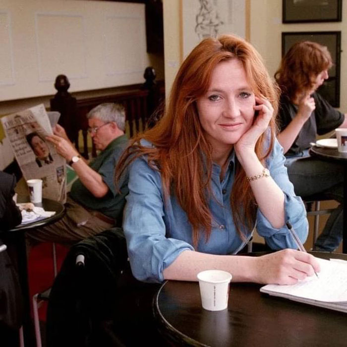 j.k. rowling écrit harry potter dans un café en écosse (1998)