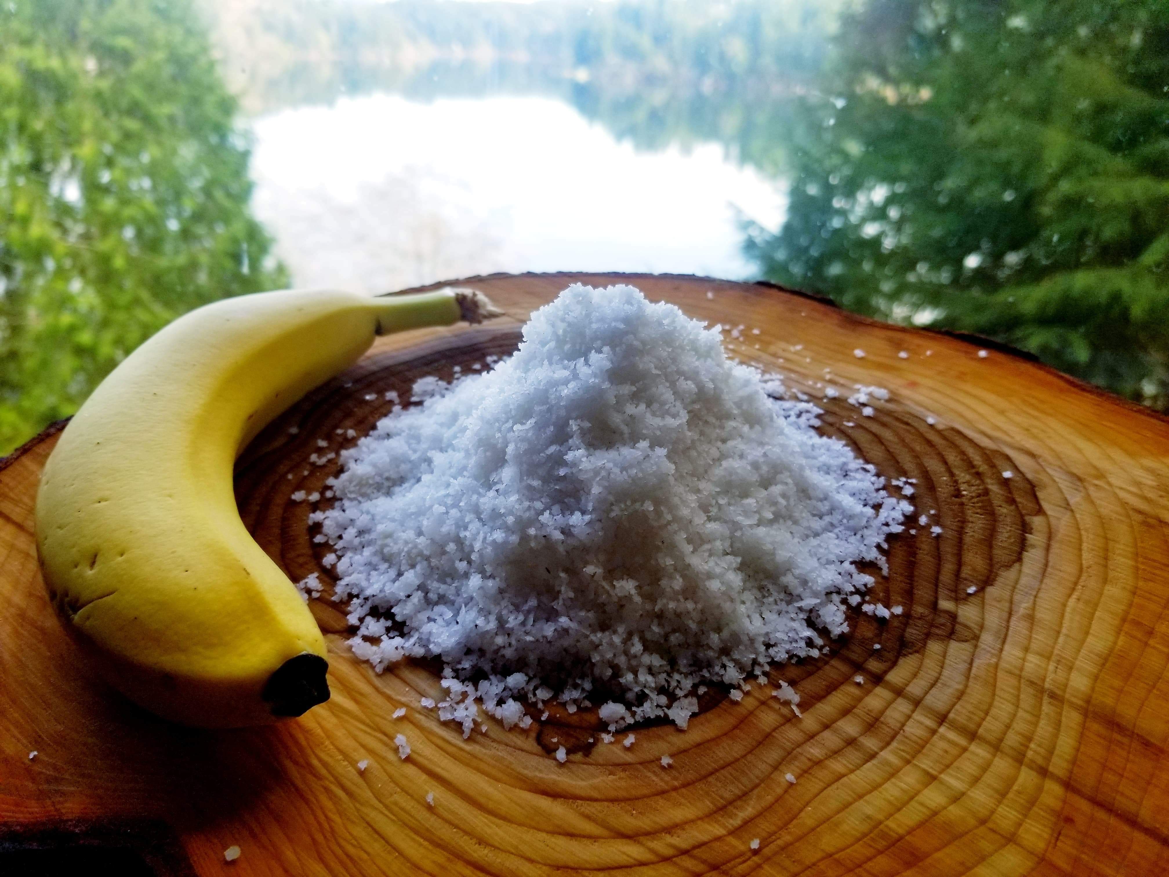 c'est la quantité de sel que j'ai obtenue en réduisant un peu moins de 2 gallons d'eau de mer propre. banane pour le calcaire