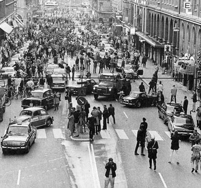 premier matin après que la Suède soit passée de la conduite à gauche à la conduite à droite, 1967