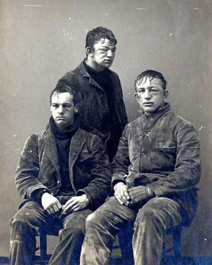 Des étudiants de Princeton après une bataille de boules de neige entre étudiants de première et de deuxième année, 1893.