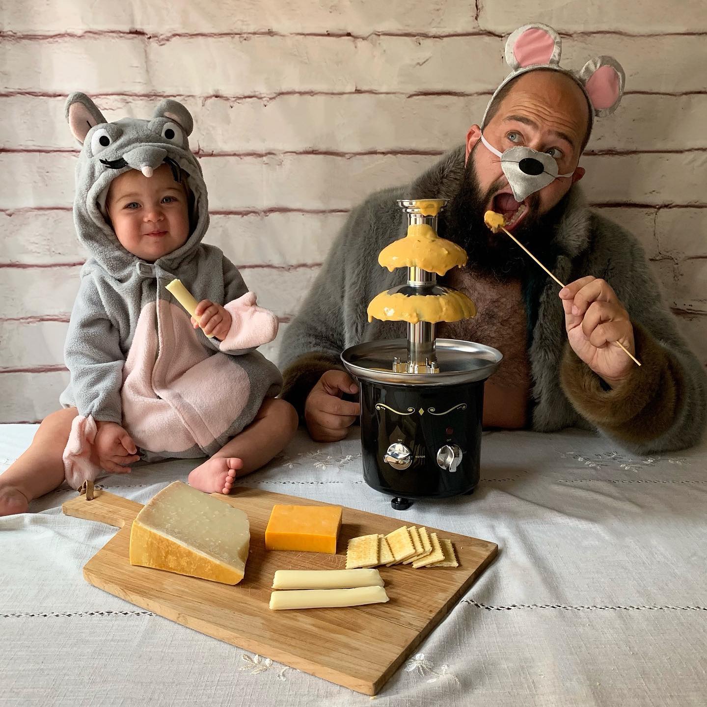 Un papa prend des photos hilarantes avec ses filles déguisées et elles sont trop adorables (40 nouvelles photos).