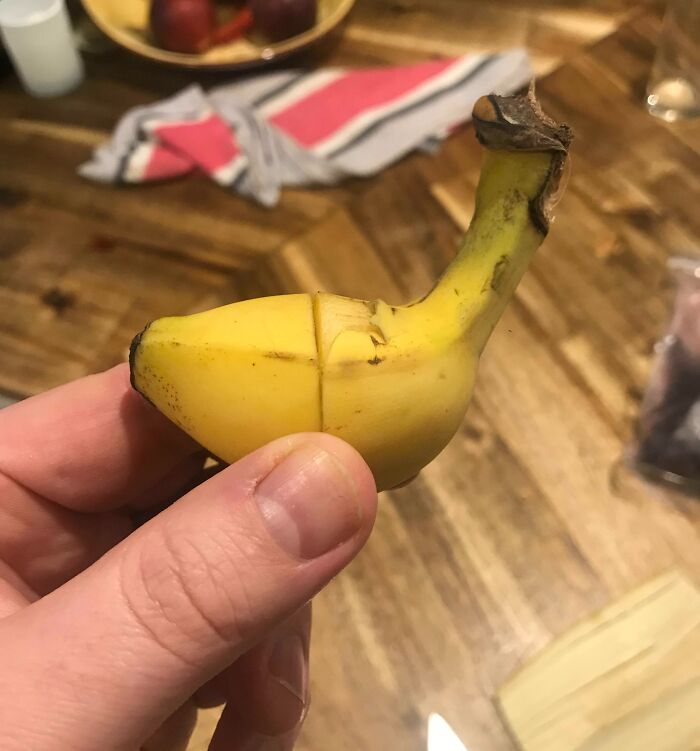les deux extrémités de ma banane s’emboîtent pour faire un petit garçon