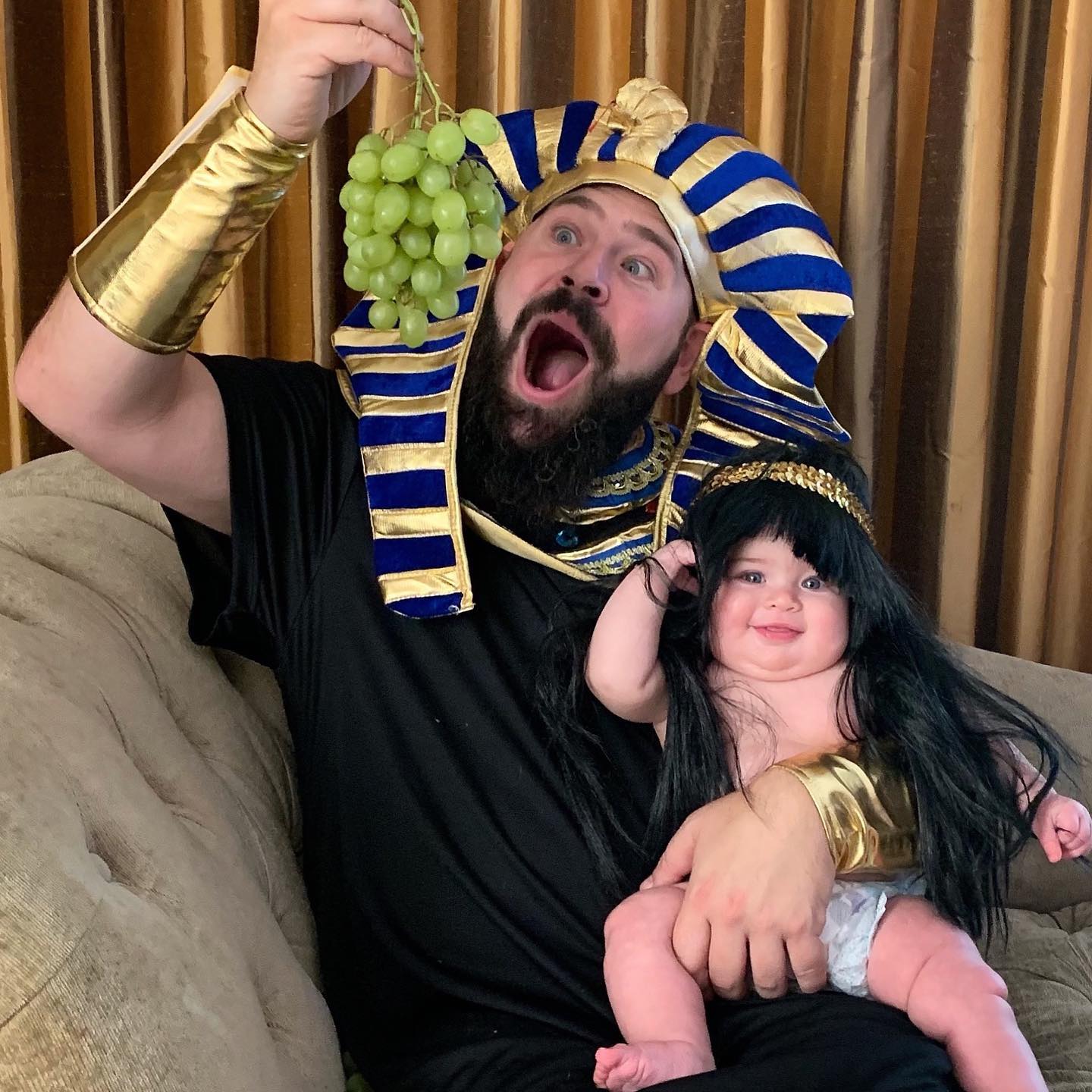Un papa prend des photos hilarantes avec ses filles déguisées et elles sont trop adorables (40 nouvelles photos).