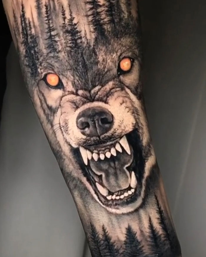 le loup affamé, tatouage réalisé par l’artiste © gabriele pellerone tattoo, milan | italie