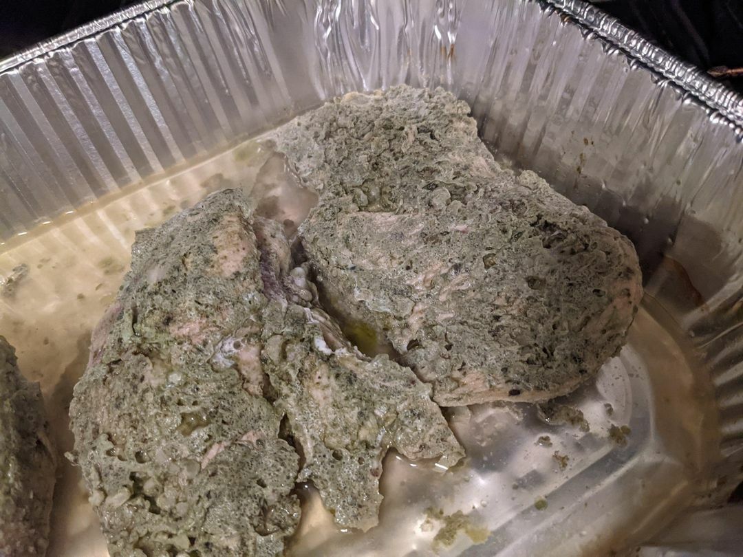 La femme de quelqu’un a fait du pesto genovese de poulet