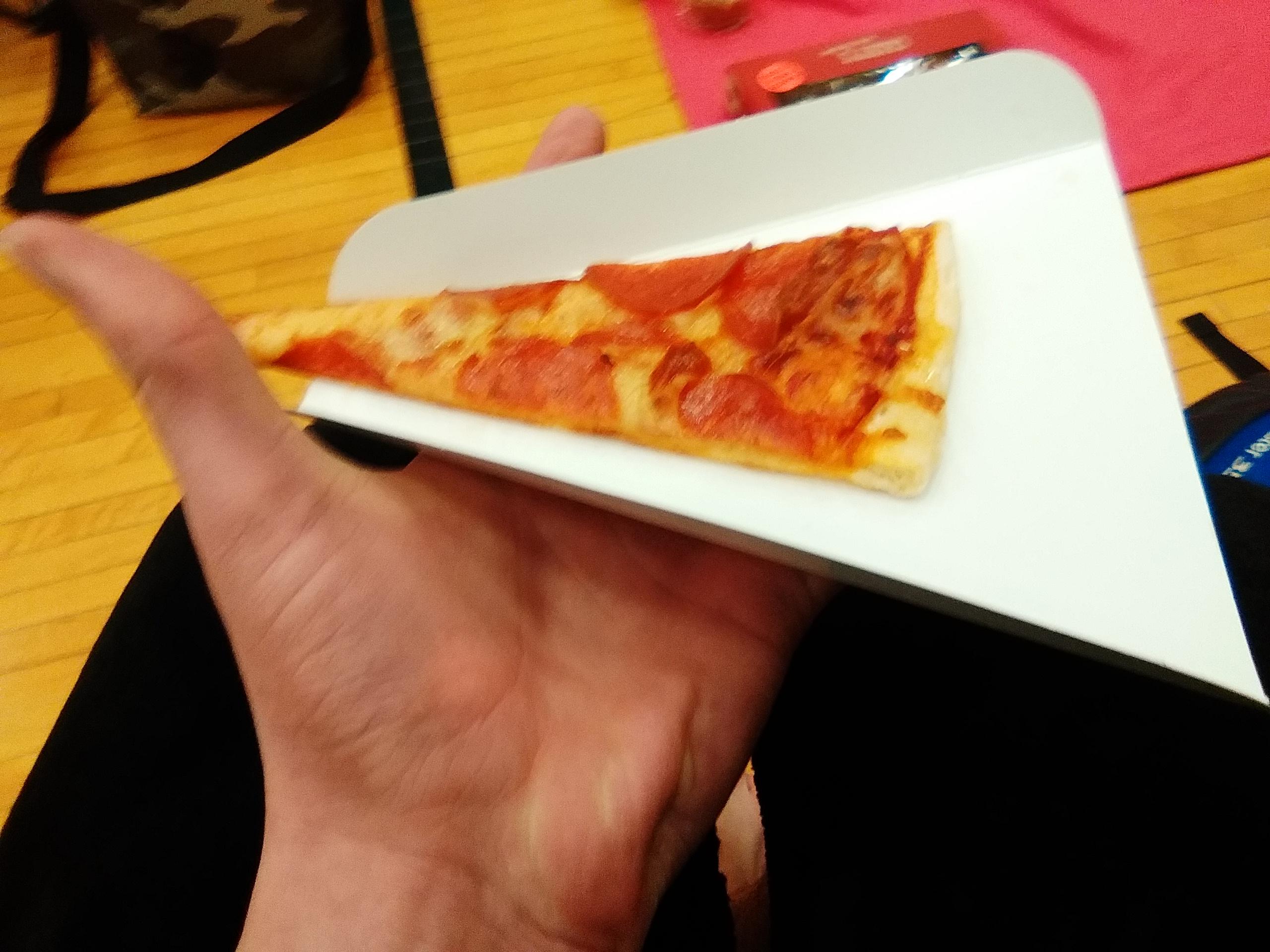 J’ai payé cher pour une part de pizza, et c’est ce que j’ai obtenu.