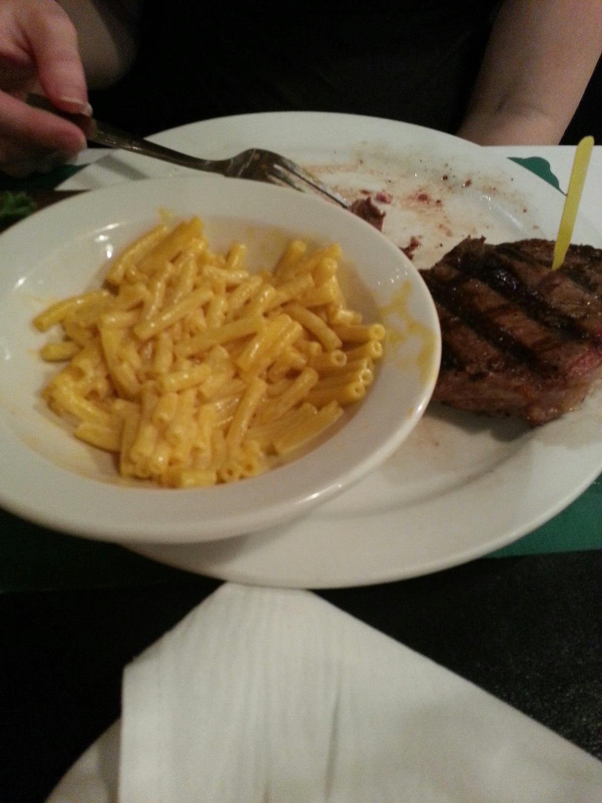 J’ai commandé un steak et des macaronis au fromage dans un restaurant de riverside pour 30 $. Ils ont apporté des macaronis au fromage kraft.