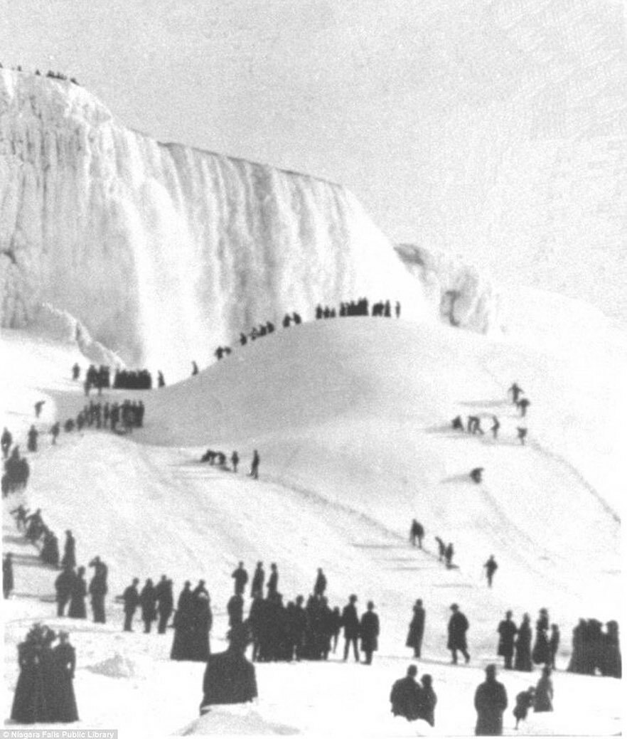 une autre photo étonnante des chutes gelées du niagara pendant l’hiver 1911