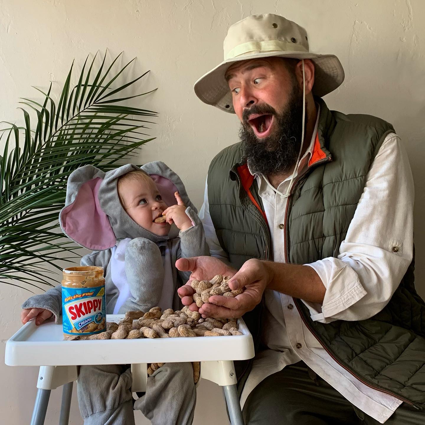 Un papa prend des photos hilarantes avec ses filles déguisées et elles sont trop adorables (40 nouvelles photos).