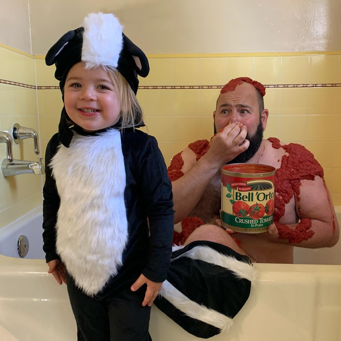 Un papa prend des photos hilarantes avec ses filles déguisées et elles sont trop adorables (40 nouvelles photos).