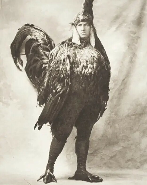 un costume de poulet du début du 20e siècle