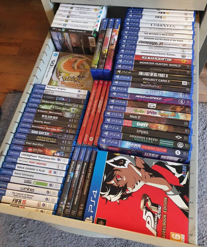 J’adore le fait que la majorité de ma collection de jeux vidéo tienne parfaitement dans un tiroir.