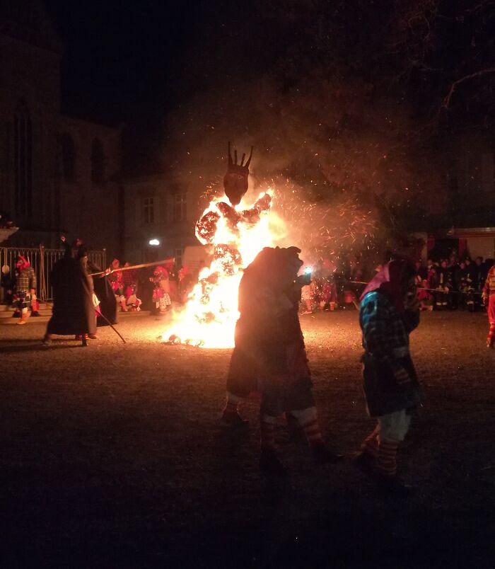 Chaque année, les Tchèques organisent un festival d’autodafé de sorcières pour éloigner les maux de l’hiver.