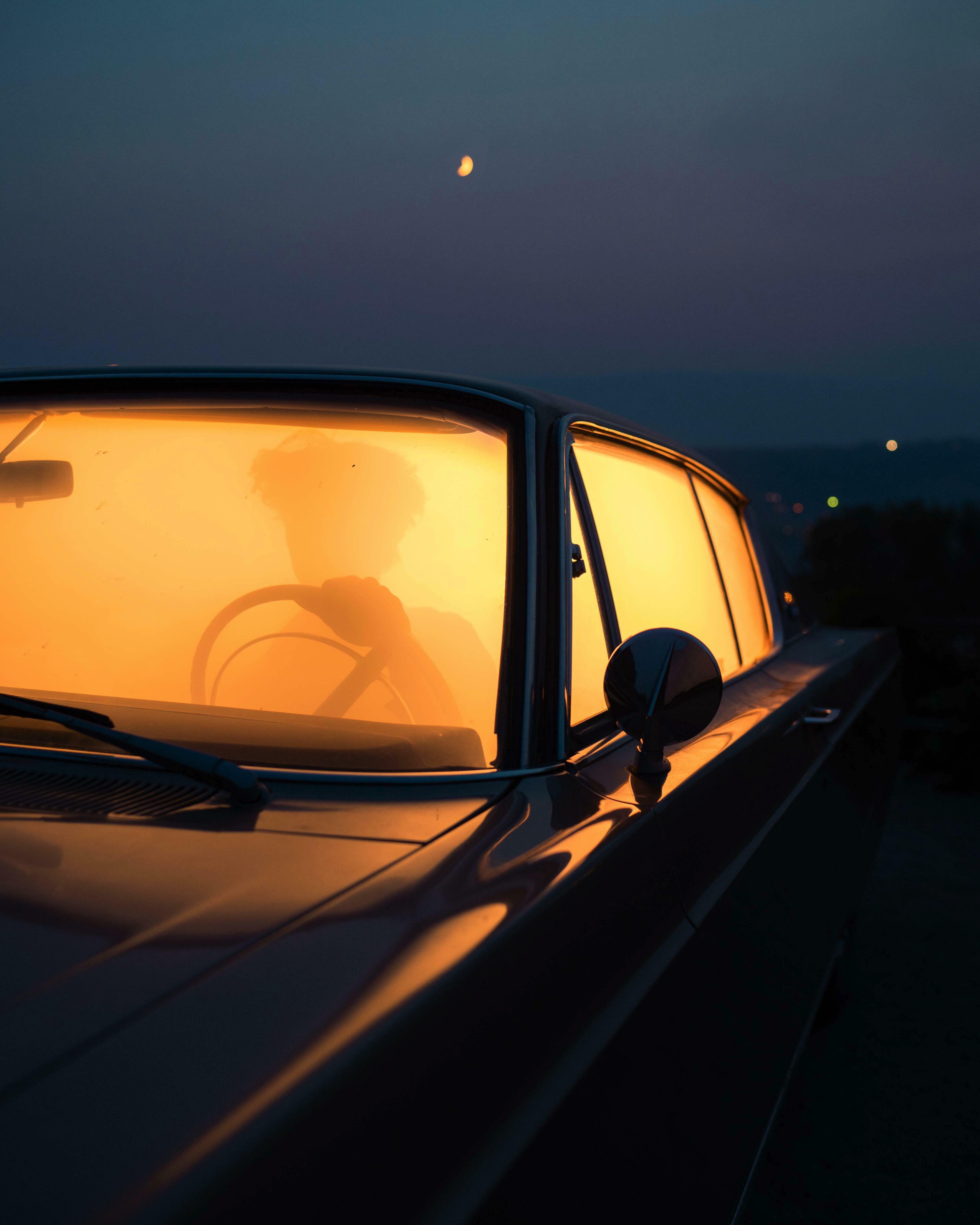 itap de moi dans une voiture la nuit