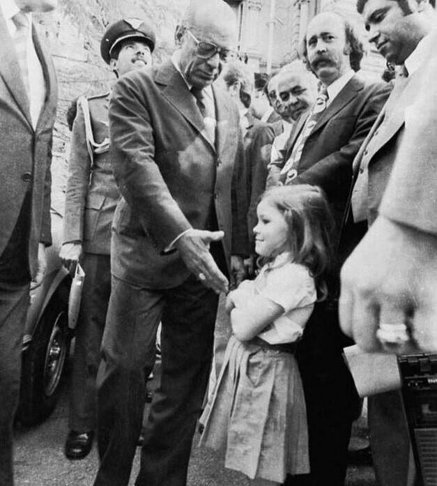 Fille brésilienne refusant de serrer la main du dictateur militaire joão figueiredo. Cette photo a été prise en 1979.