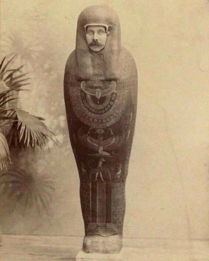 l’archiduc franz ferdinand se fait passer pour une momie lors d’un voyage au caire en 1896