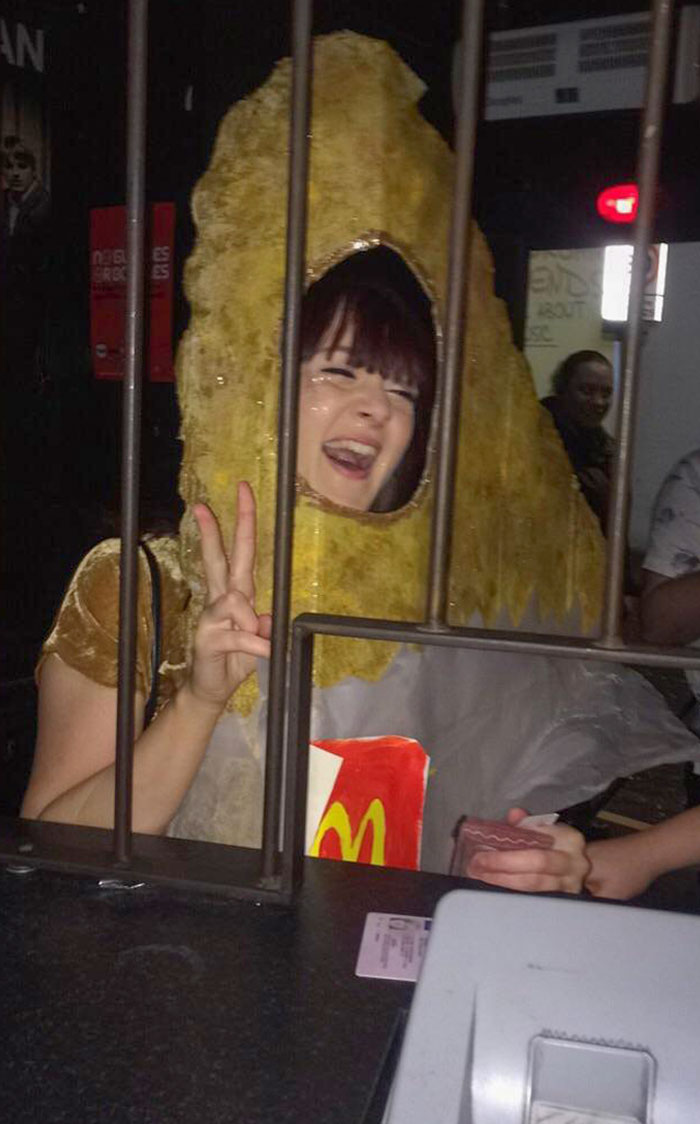 Retour à l’époque où je travaillais dans une boîte de nuit et que cette fille est arrivée déguisée en hash brown de McDonald’s.