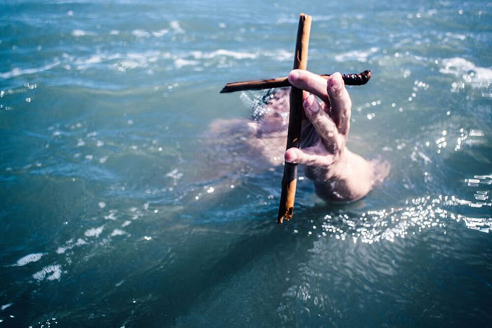 la course du danube pour la croix (plivanje za casni krst), roumanie
