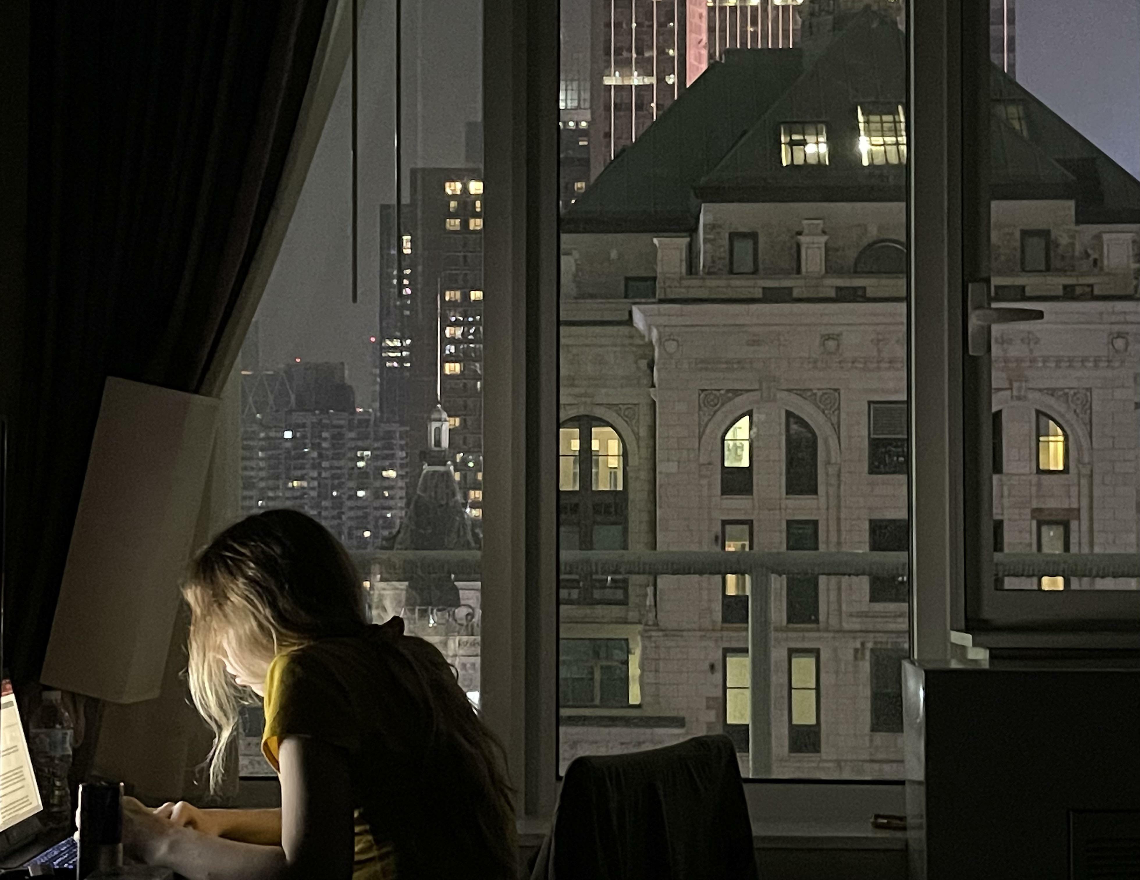 itap de ma petite amie faisant ses devoirs à nyc.