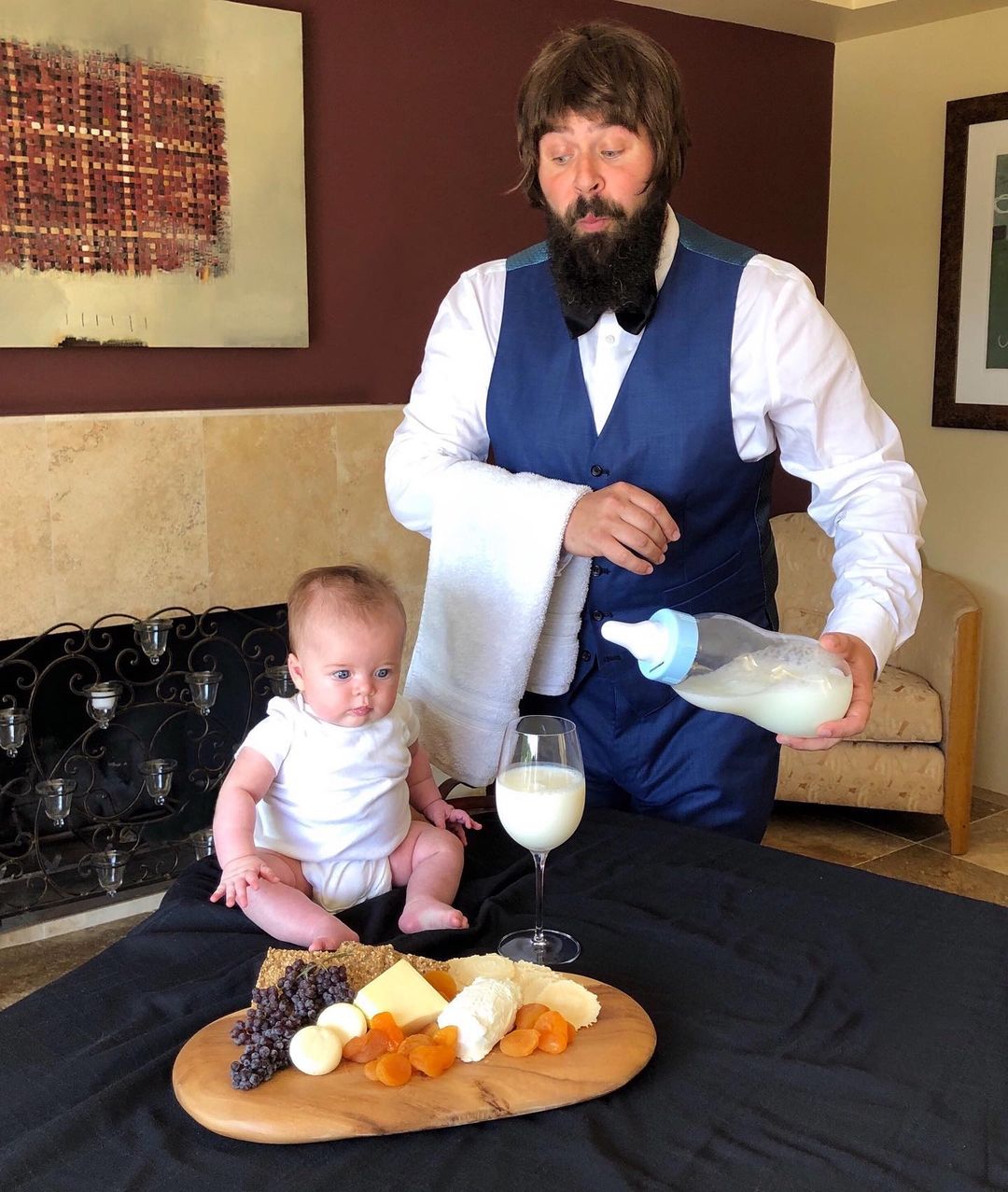 Un papa prend des photos hilarantes avec ses filles déguisées et elles sont trop adorables (40 nouvelles photos).