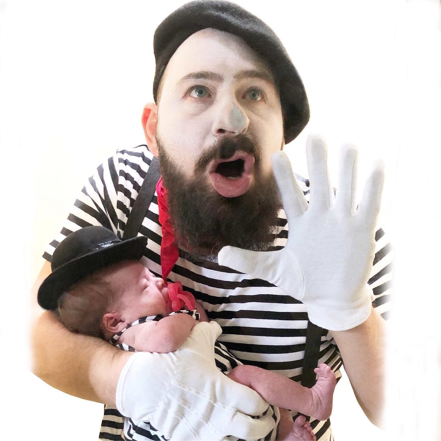 Un papa prend des photos hilarantes avec ses filles déguisées et elles sont trop adorables (40 nouvelles photos).