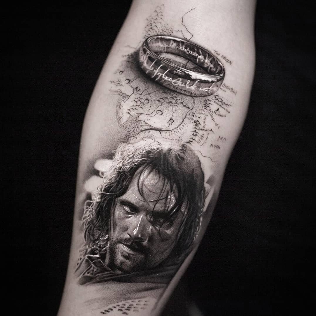 le seigneur des anneaux, impressionnant tatouage réalisé par © inal bersekov