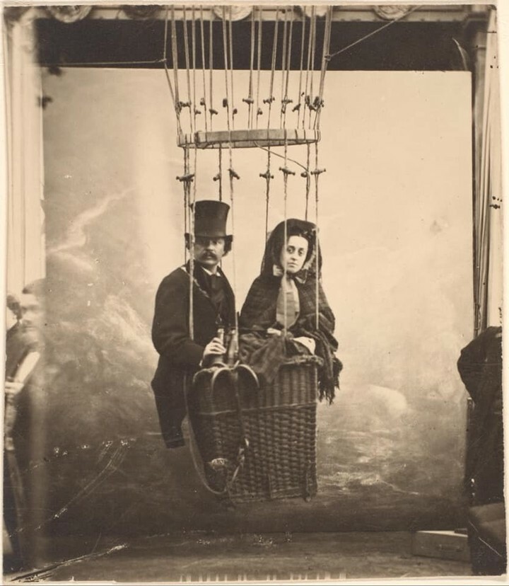 felix nadar et sa femme, ernestine, prennent une photo dans une montgolfière stationnaire, 1860