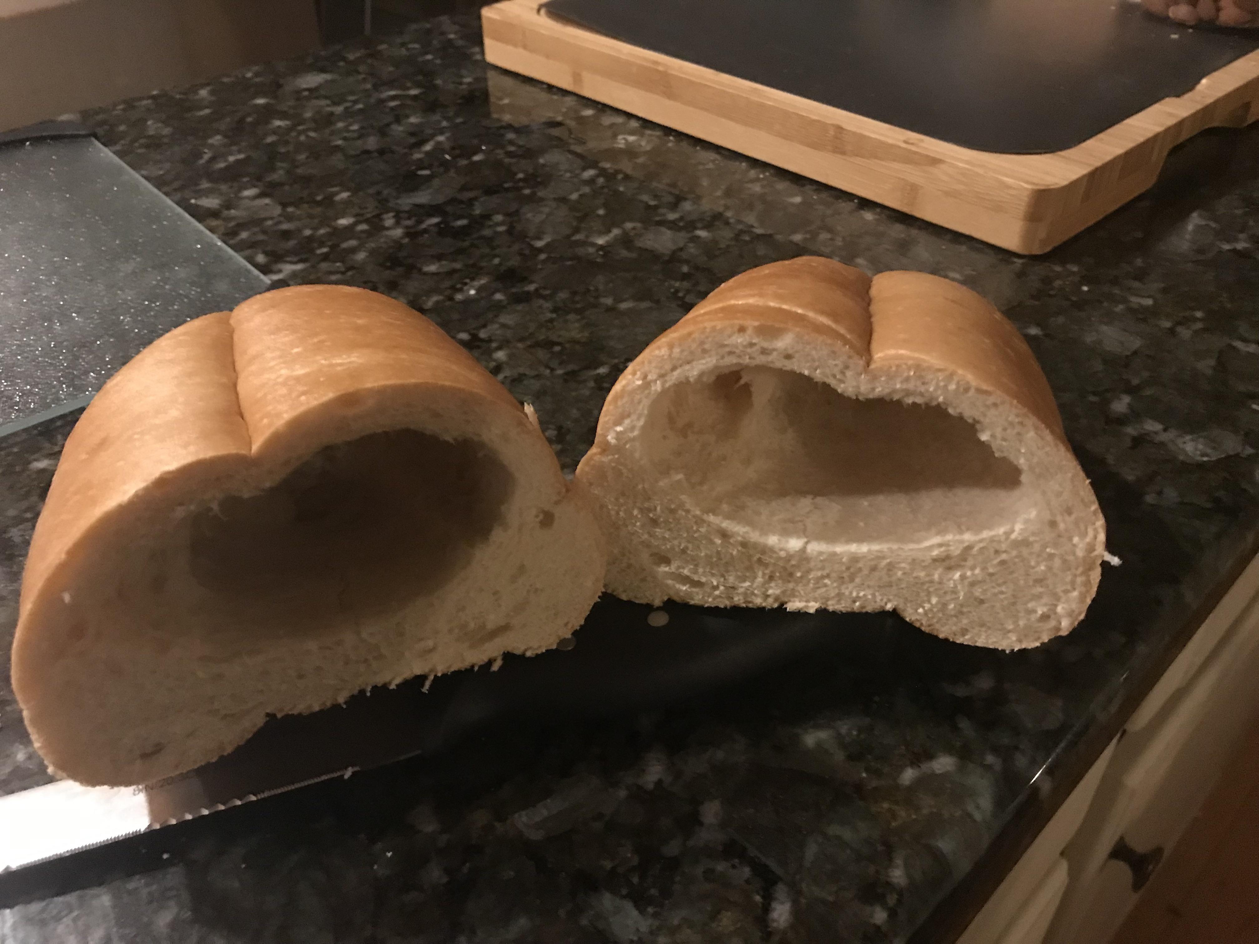 J'ai acheté du pain en solde. Maintenant, je sais pourquoi il était en solde.