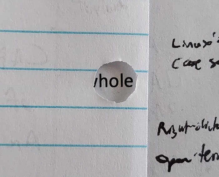 J’ai jeté un coup d’œil à mes notes et j’ai vu que ce trou de perforation se trouvait être parfaitement aligné.