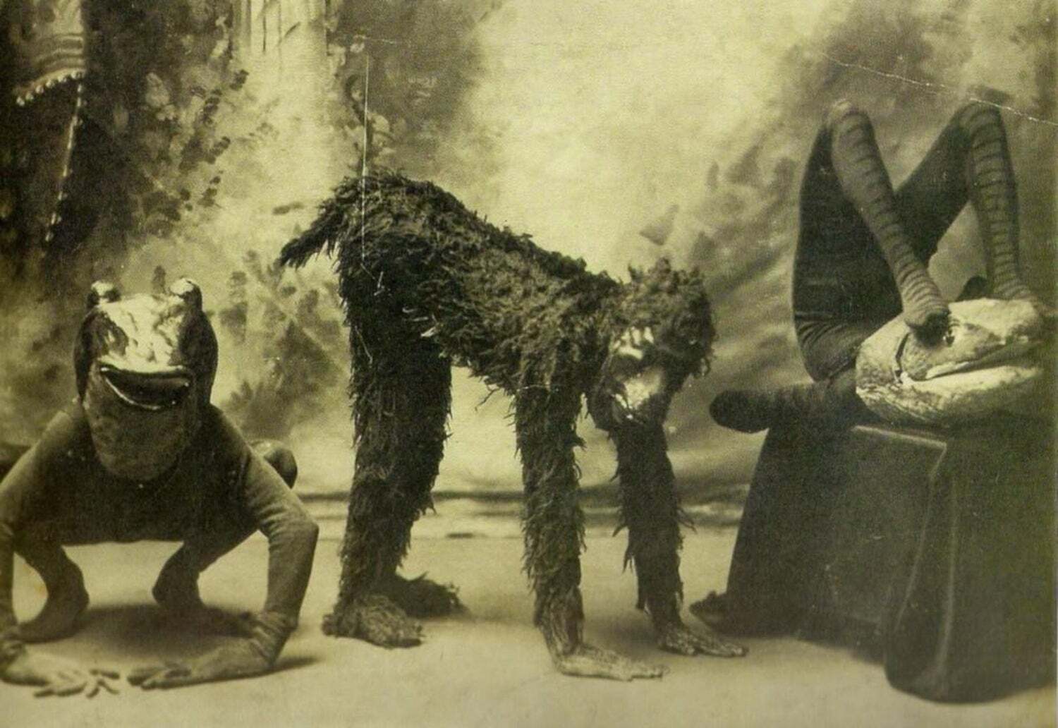 un trio de contorsionnistes, londres 1894