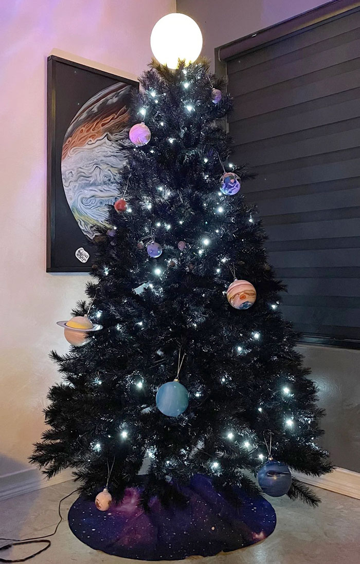 Mon sapin de Noël sur le thème de l’espace