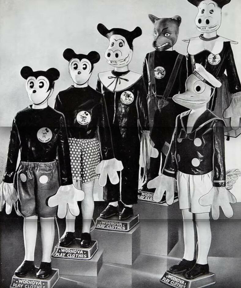 mannequins de grands magasins portant des costumes de personnages Disney, 1937