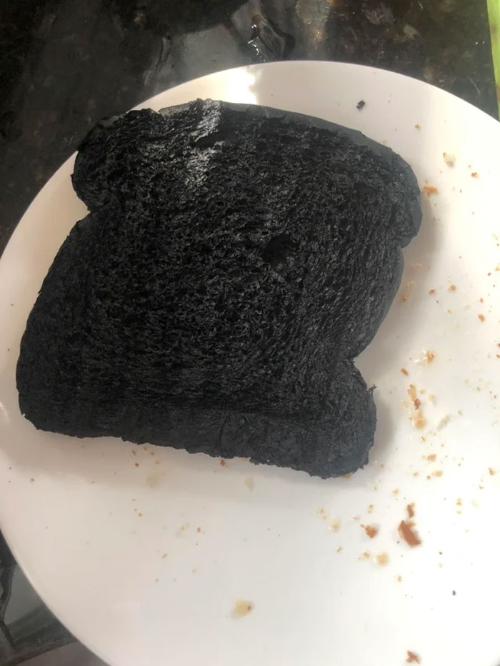 J’ai oublié les toasts dans la presse à panini :(