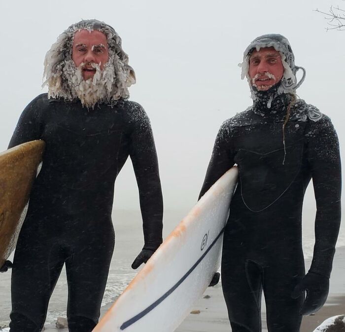 après avoir surfé dans le lac erie pendant la tempête d’hiver elliott