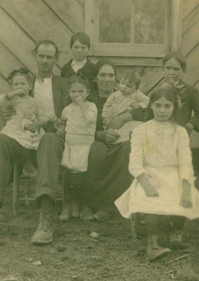 une vieille photo de famille que mon père a trouvée… quand tu la verras